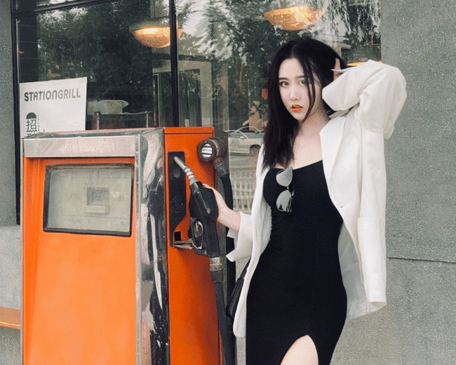 7位受害者接连发声：吴亦凡一晚夜会两女，见面就想拥抱亲嘴