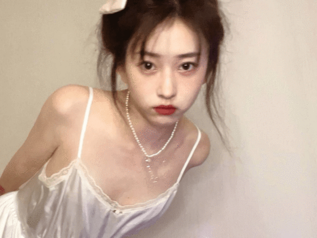 7位受害者接连发声：吴亦凡一晚夜会两女，见面就想拥抱亲嘴