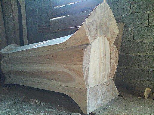 梦境的隐喻，梦见亲人棺材在家中的深层解读