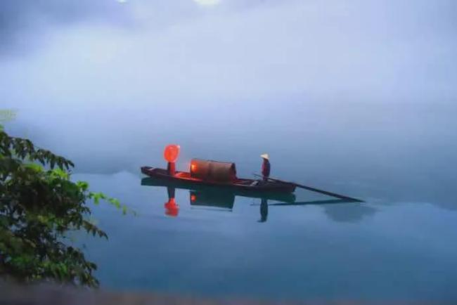 梦境解析，高山倾覆于水——探索内心深处的恐惧与转变