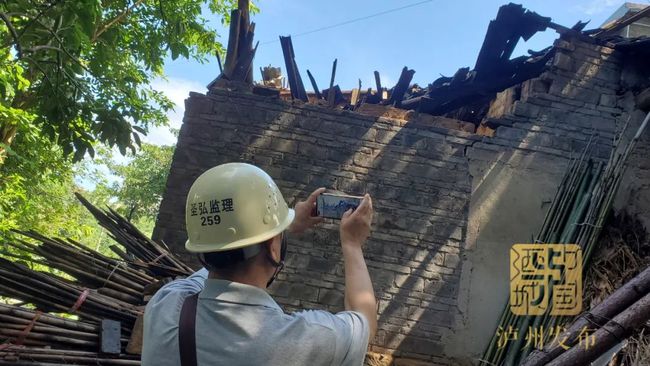梦境奇观，站在屋顶见证无损之震——深度解析梦见地震我站在房子顶上整幢房子转了十圈的寓意