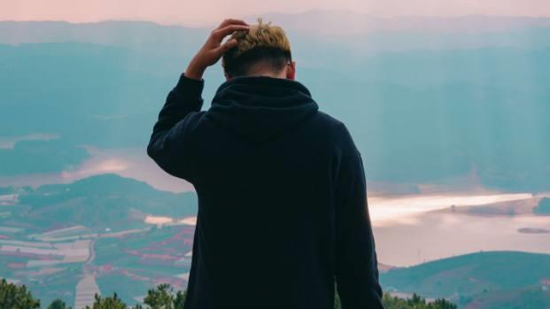 分手大半年，梦境再现前男友离去的背影