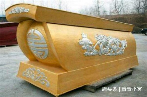 梦见我把棺材弄翻了又将它扶起来了，周公解梦解析