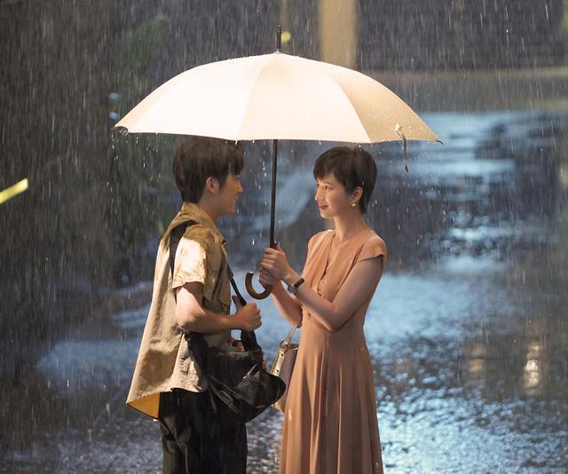 梦境中的重逢，梦见死去的亲人回来要鞋子，寓意何在？