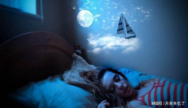 梦境中的情感纠葛，解析梦见和别的男人睡觉的深层含义