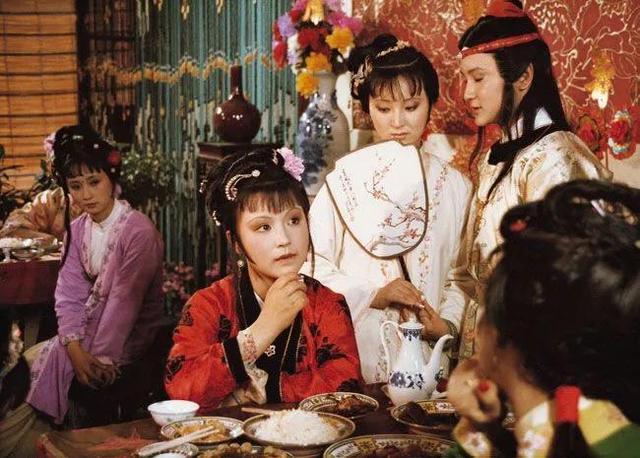 梦回往昔，离婚14载，为何梦中仍见他与我共眠