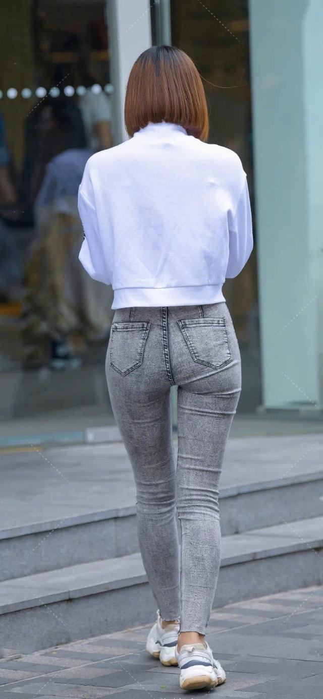 梦见自己衣服裤子上都碰的有灰，解读梦境中的隐喻与启示