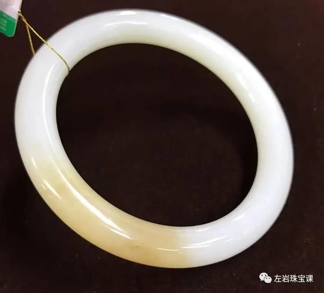 梦见自己的玉镯碎了，梦境背后的深层寓意与心理解析