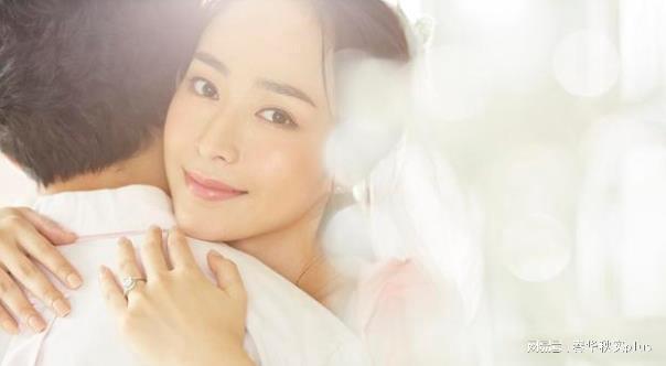 梦见爱人老婆哭，情感深处的呼唤与内心的不安