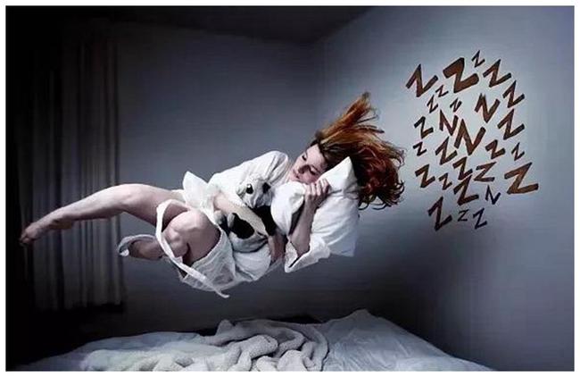 一个没有小孩的女人梦到打蛇并打死，梦境解析与心理启示