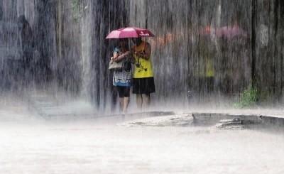 梦境交织，奶奶逝世与暴雨的深层寓意