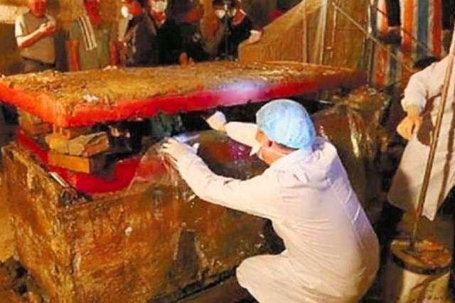 梦境之谜，梦见亲人被火化棺材烧了，尸体未变之深层解析