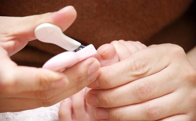 梦见自己的脚趾头长一坨肉，梦境背后的深层含义与解析