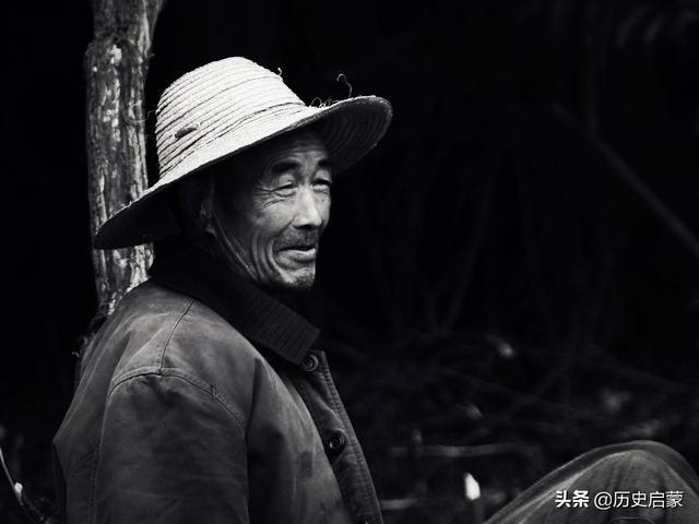梦境迷雾，解析梦见老人死后又活过来，对我微笑的深层含义
