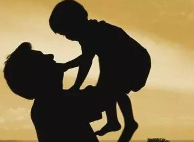 周公解梦，弟媳妇意外离世之梦，父亲抱走的背后深意