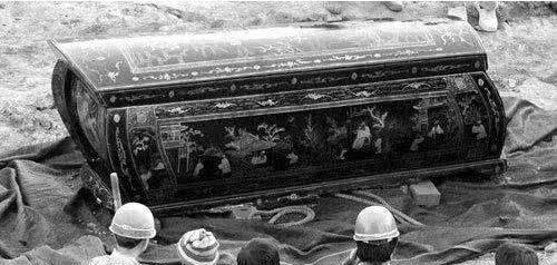 梦见棺材与怀孕女人的神秘交织，探索梦境背后的深层含义