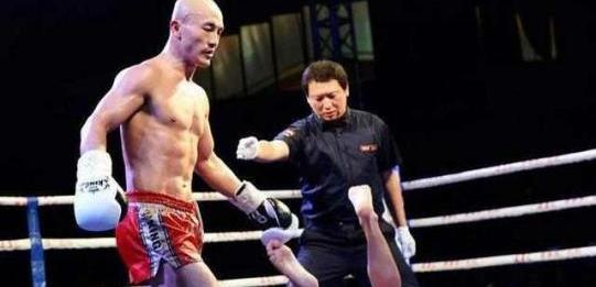 周公解梦，梦中拳击未出血，归家遇爱与亲的慰藉