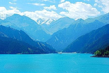 新疆旅游景点排行：探寻最美的十大风景胜地