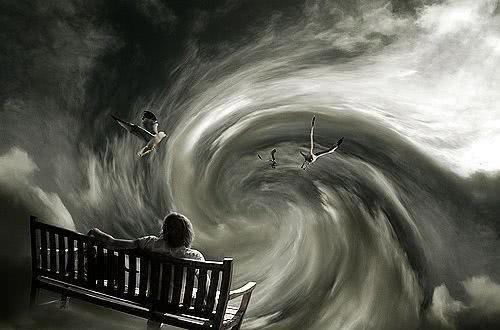 我经常做同一个梦梦到在水里被人有时是僵尸追杀我沉到水里憋着