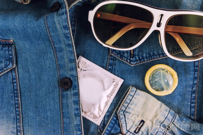 性润滑油的正确用法性生活中使用润滑剂，对夫妻双方有伤害吗？看完不再纠结1