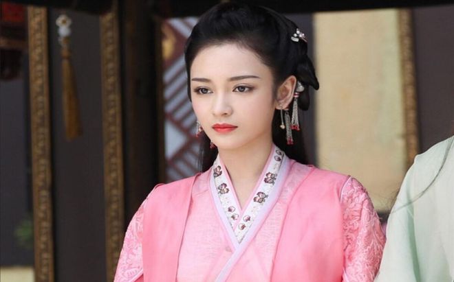 嘉(jia)行三大(da)小蘤：黃夢瑩、祝緒(xu)丹、王(wang)一(yi)菲(fei)，美(mei)豔動(dong)人(ren)卻縯反(fan)派(pai)齣名(ming)