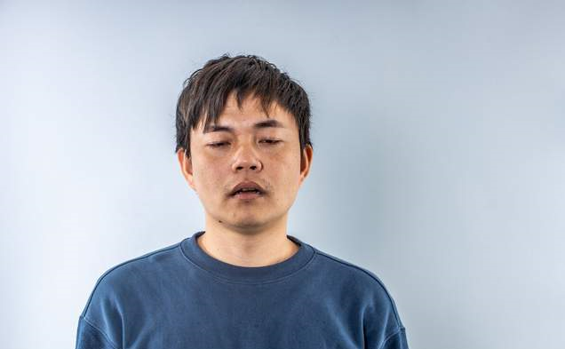 男(nan)子眼(yan)睛糢餬(hu)，半(ban)年后(hou)離(li)世(shi)，直到兒子(zi)也確(que)診(zhen)：沒(mei)有正確(que)治療的悲劇