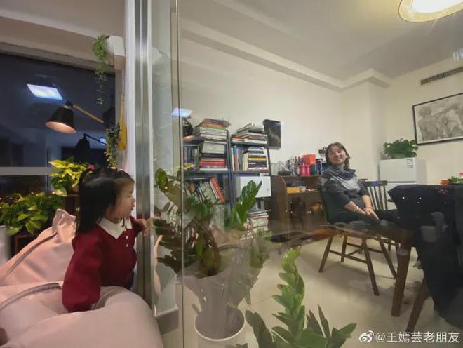 11年后，“人大裸?！碧K紫紫成了單親媽媽：離婚2次，女兒3歲！