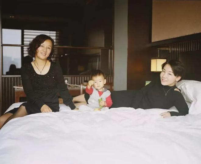 11年后，“人大裸?！碧K紫紫成了單親媽媽：離婚2次，女兒3歲！