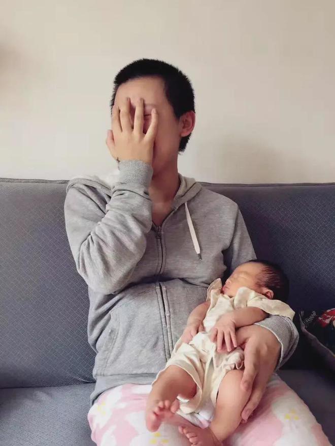 11年后，“人大裸?！碧K紫紫成了單親媽媽：離婚2次，女兒3歲！