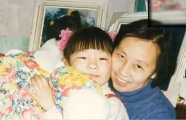 11年后，“人大裸?！碧K紫紫成了單親媽媽：離婚2次，女兒3歲！