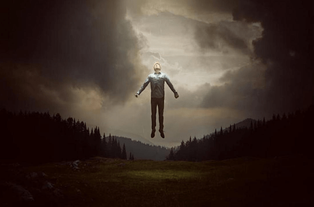 梦境与现实的交织，在梦中父亲离世与魂魄离体的深层解读