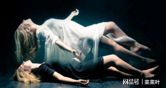 梦见死人抓我的脚，潜意识的警示与内心情感的映射