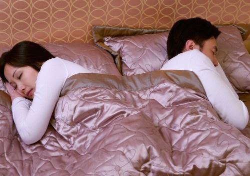 梦境的迷雾，解析梦见老婆和别的男人睡在一个房间的深层含义