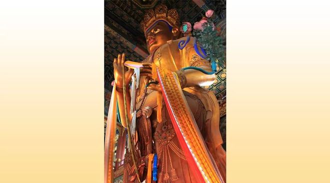 北京雍和宮三絕之冠“彌勒大佛”