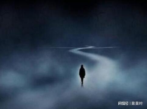 梦见死去亲人把自己铐走，灵魂深处的呼唤与未竟之缘