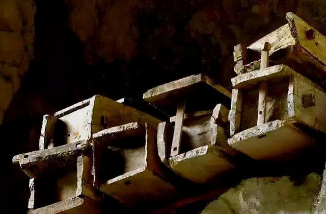 揭秘梦境之谜，梦见死人诉饿与棺材破损的深层含义