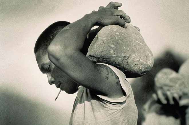 梦境解析，揭秘卧昨天晚上梦到给别人家的孩子洗屎身体的深层含义