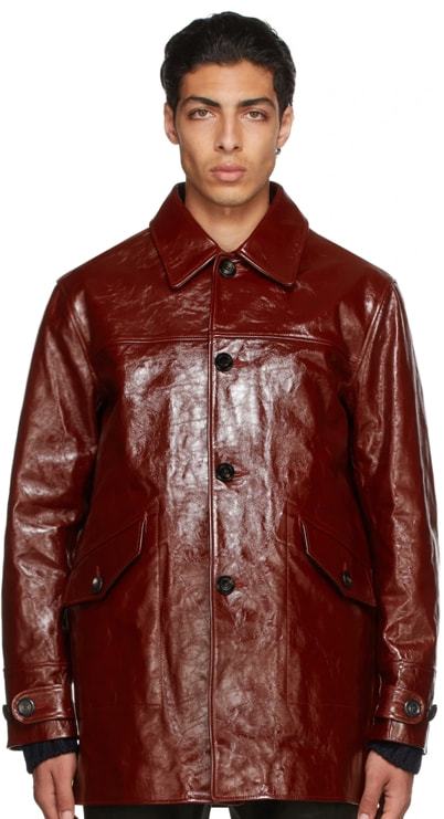 周公解梦，梦见他人夺夫衣，旧衣新象征，情感波折解析