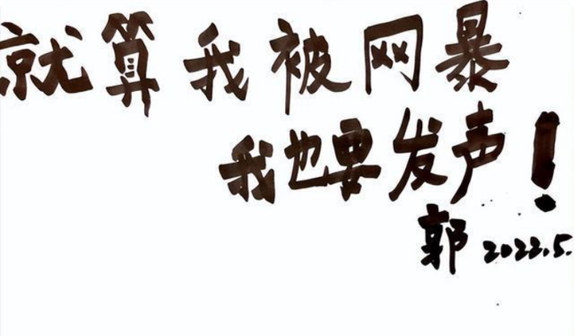 南航“內(nèi)衣門”更多照片視頻流出：尺度令人咋舌，空姐出來回應(yīng)了