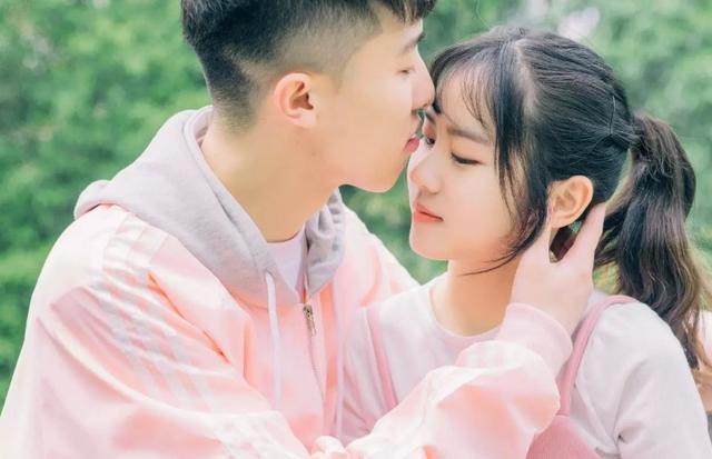 梦境中的情感纠葛，为何梦见弟弟再摆一次结婚酒我不高兴？