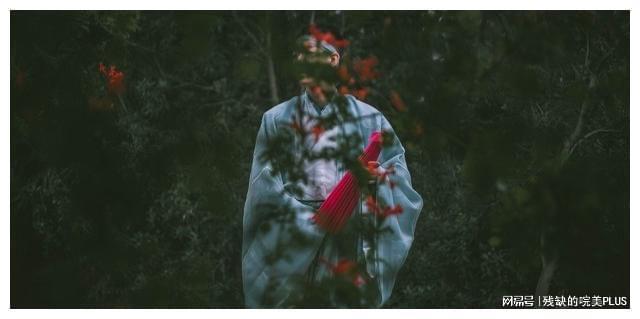 梦见白蛇在自己床上，解读梦境中的神秘信号