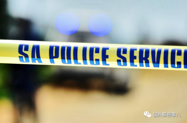 梦境密码，梦见死人全身白眼镜黑，是警示还是心灵映射？
