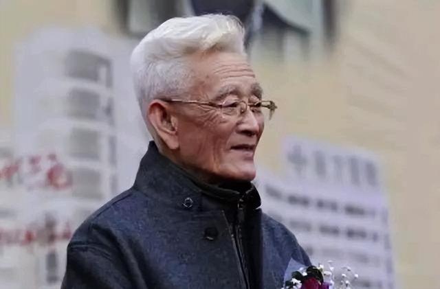 干货满满（李可老中医真有那么厉害吗）李可老中医的事迹是不是真的，著名中医李可，狱中自学中医，终成一代大师，他的从医之路很励志，