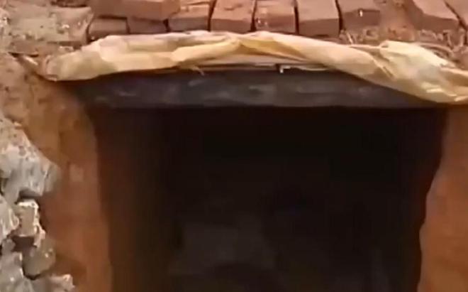 梦见抬死人还有一大摊血，人死人没用棺材装，有何兆头？