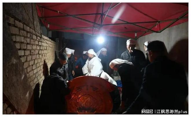 周公解梦，梦见死去的老人出殡还有棺材出