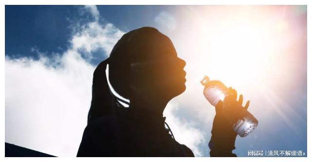 梦见自己打人，梦境背后的深层解析与心理启示