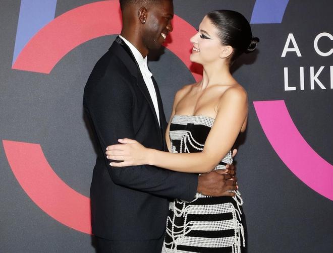 比尔盖茨20岁的掌上明珠，送黑人男友8.6亿豪宅，胸衣外穿走红毯