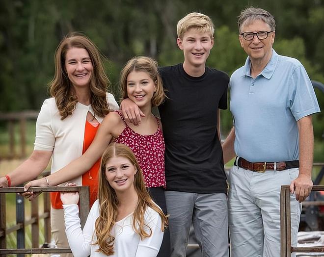 比尔盖茨20岁的掌上明珠，送黑人男友8.6亿豪宅，胸衣外穿走红毯