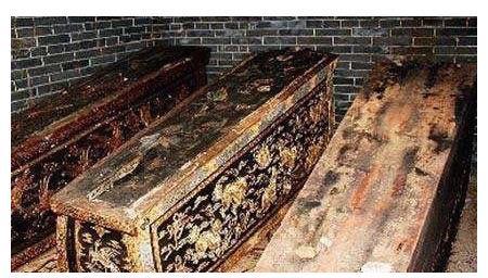 梦回幽冥，解析梦见给死人棺材里放小米的深层含义