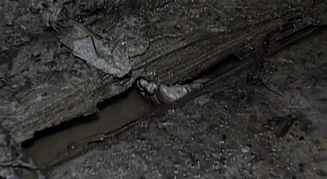 梦境解析，挖掘与重生的隐喻——梦见挖人家的坟墓见棺材和干尸并移坟另葬